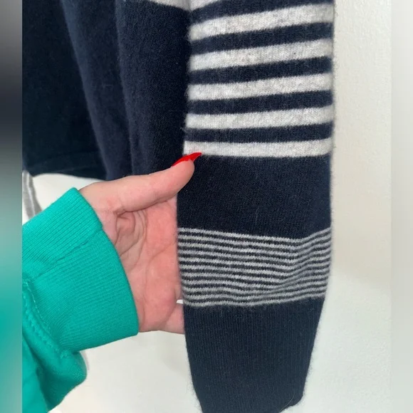 Vineyard Vines Navy Blue & White Stripe Hooded Wool Cashmere Sweater Size Small - Picture 4 of 12